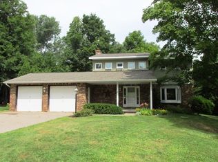 1033 Allouez Rd, Marquette, MI 49855