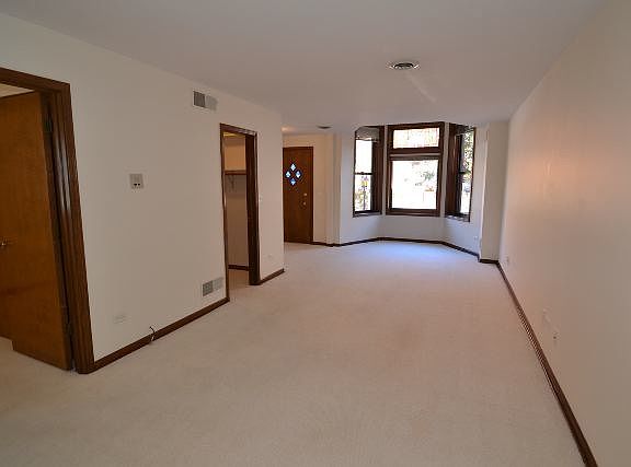 2nd image of 1415 W Oakdale Ave #Three