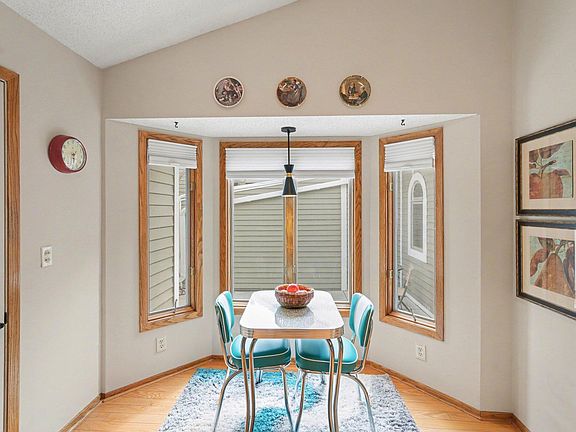 5th image of 938 Winterberry Dr