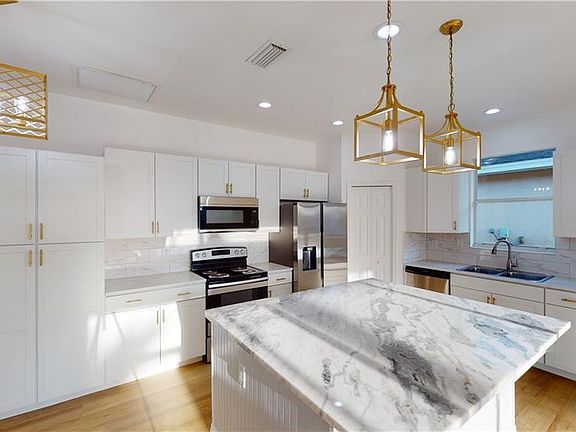 3rd image of 403 Shadow Lakes Dr