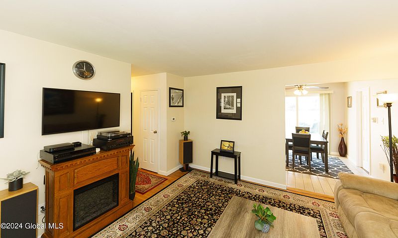 5th image of 128 Wilkins Avenue