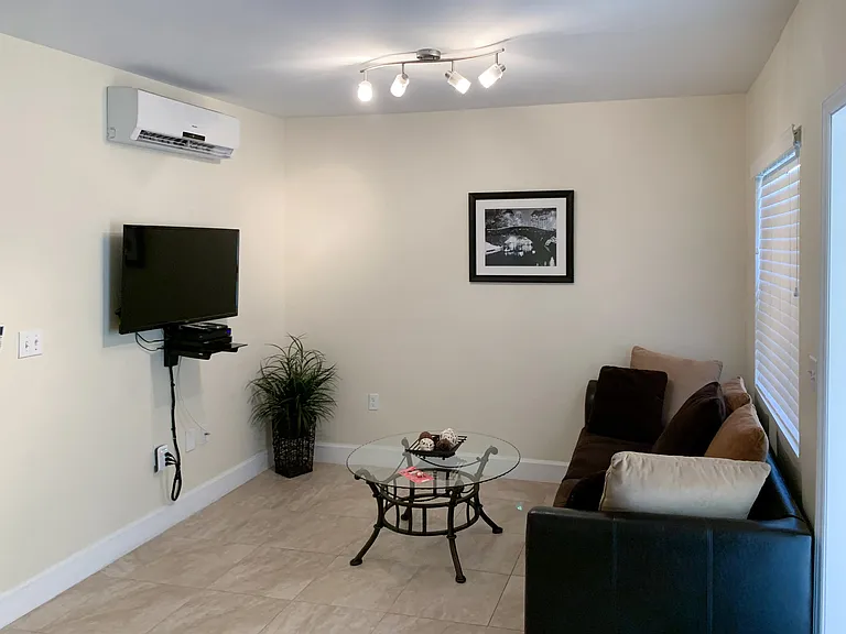 335 Georgia St #8 — Photo 13