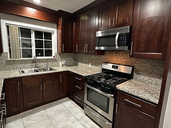 5th image of 1035 Boynton St #A
