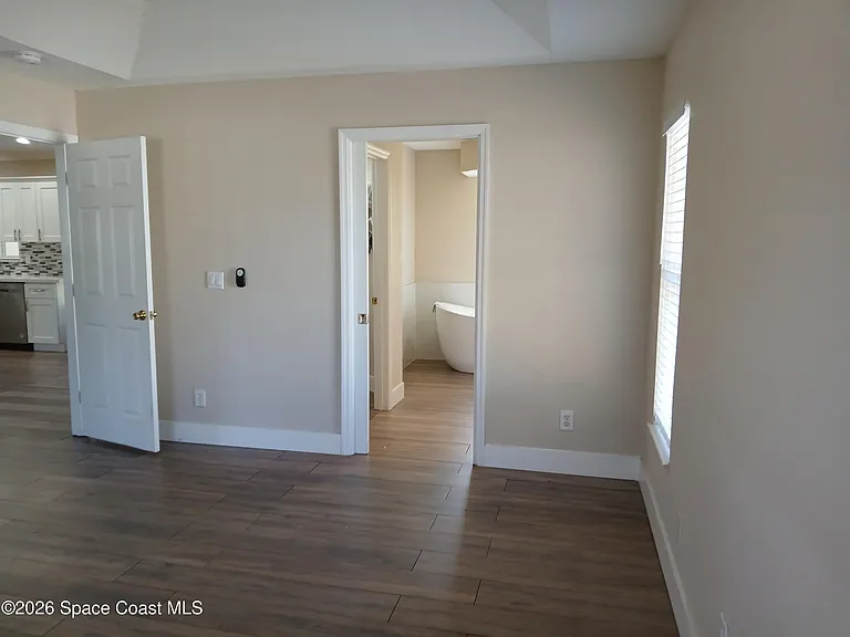 214 Eldron Blvd NE — Photo 5