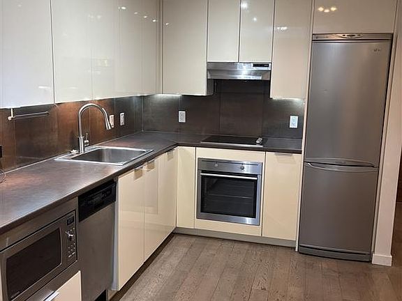 2nd image of 161 Georgia St W #105