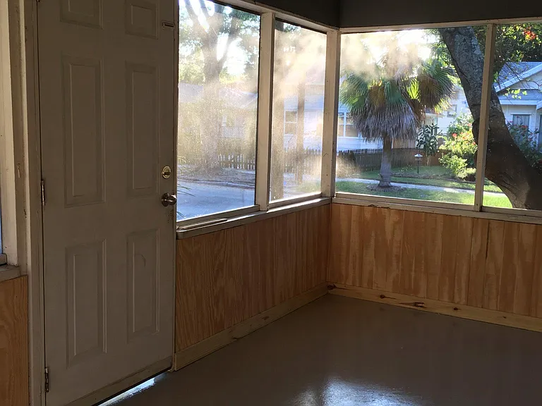 647 Kirkwood Ter N — Photo 13