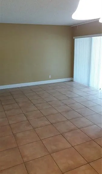 2947 Riverside Dr #129 — Photo 6