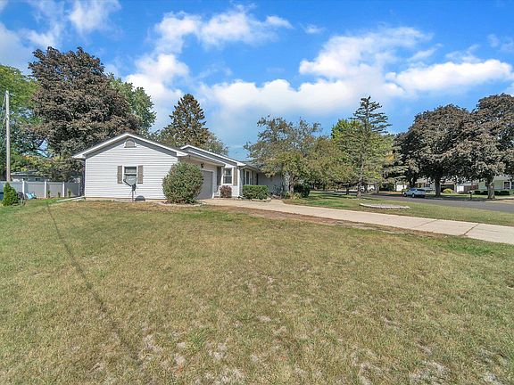3rd image of 230 Sioux Ct
