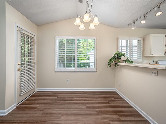 5th image of 104 Duchess Ln