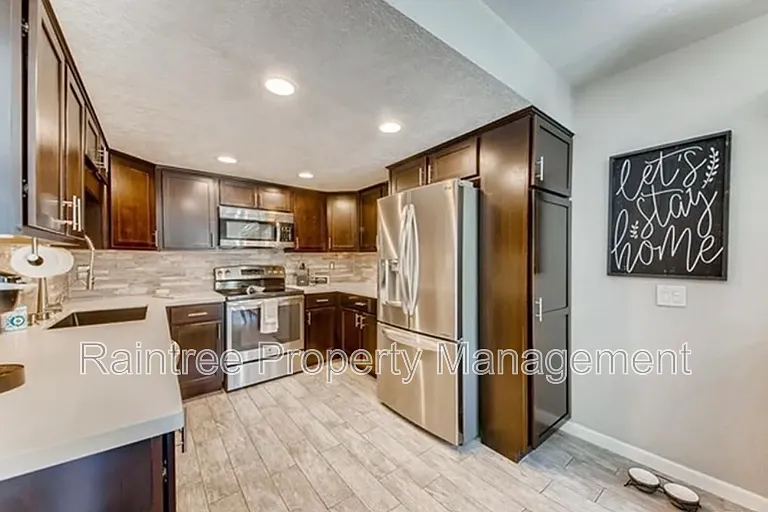 671 Ascot Dr — Photo 6