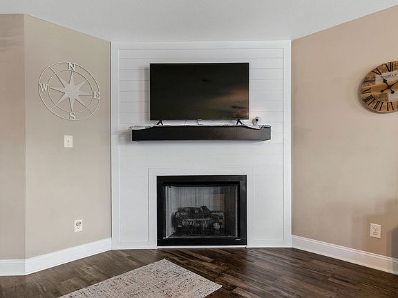 5th image of 1094 Whitney Dr