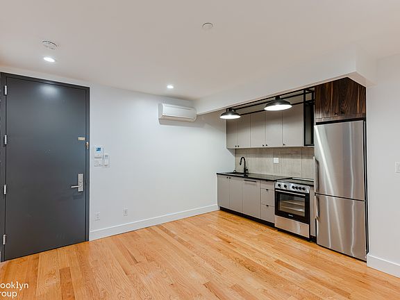 4th image of 621 Parkside Ave #3A