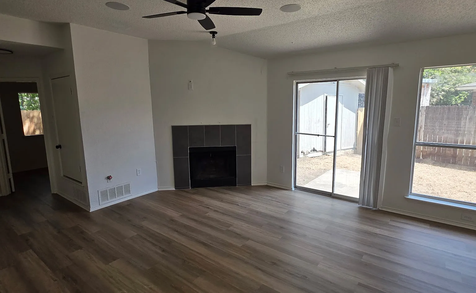 3 bed, 1016 sqft, $1,600 — Photo 3