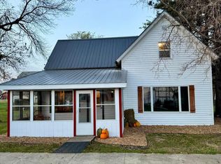 302 3rd St, Henry, SD 57243