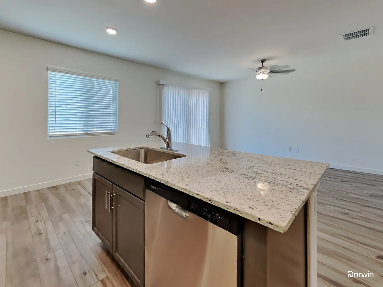 3 bed, 2.0 bath, 1115 sqft, $1,595 — Photo 3