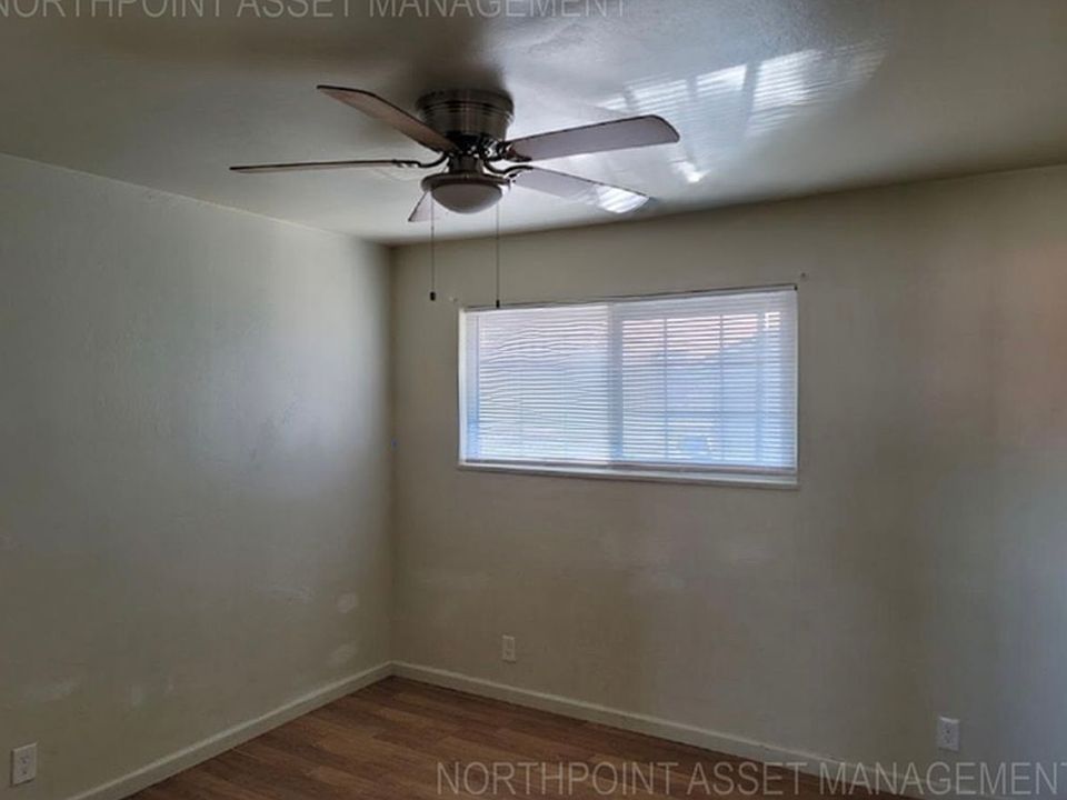 2nd image of 3720 Astoria St #3