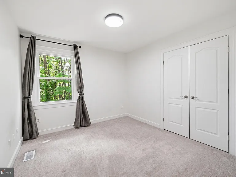 5610 Cavalier Woods Ln — Photo 21