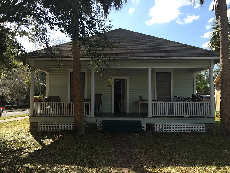 302 NW 2nd St — Photo 12