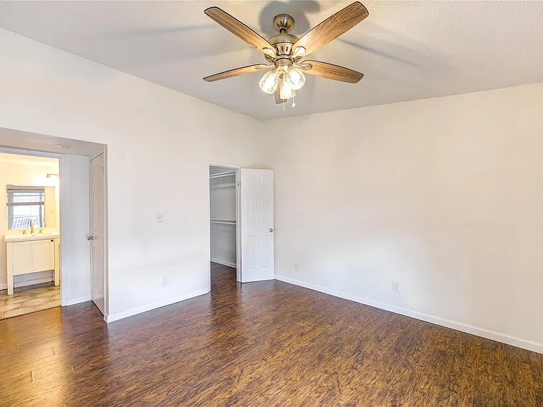 2120 Wilcrest Dr #226 — Photo 11