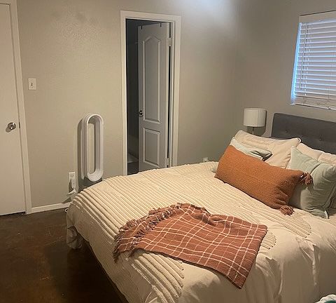 Master Bedroom 1 - King size bed