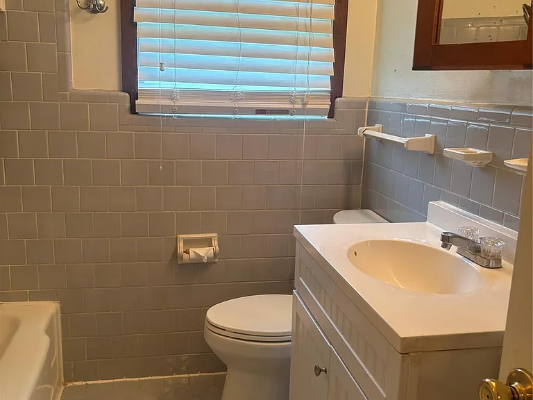 4713 Saxon St — Photo 15