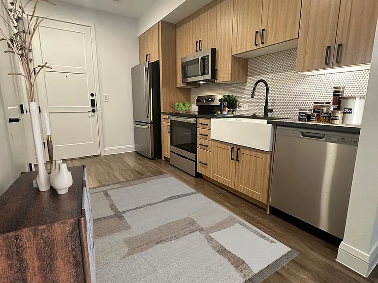Troubadour Apartments — Photo 176