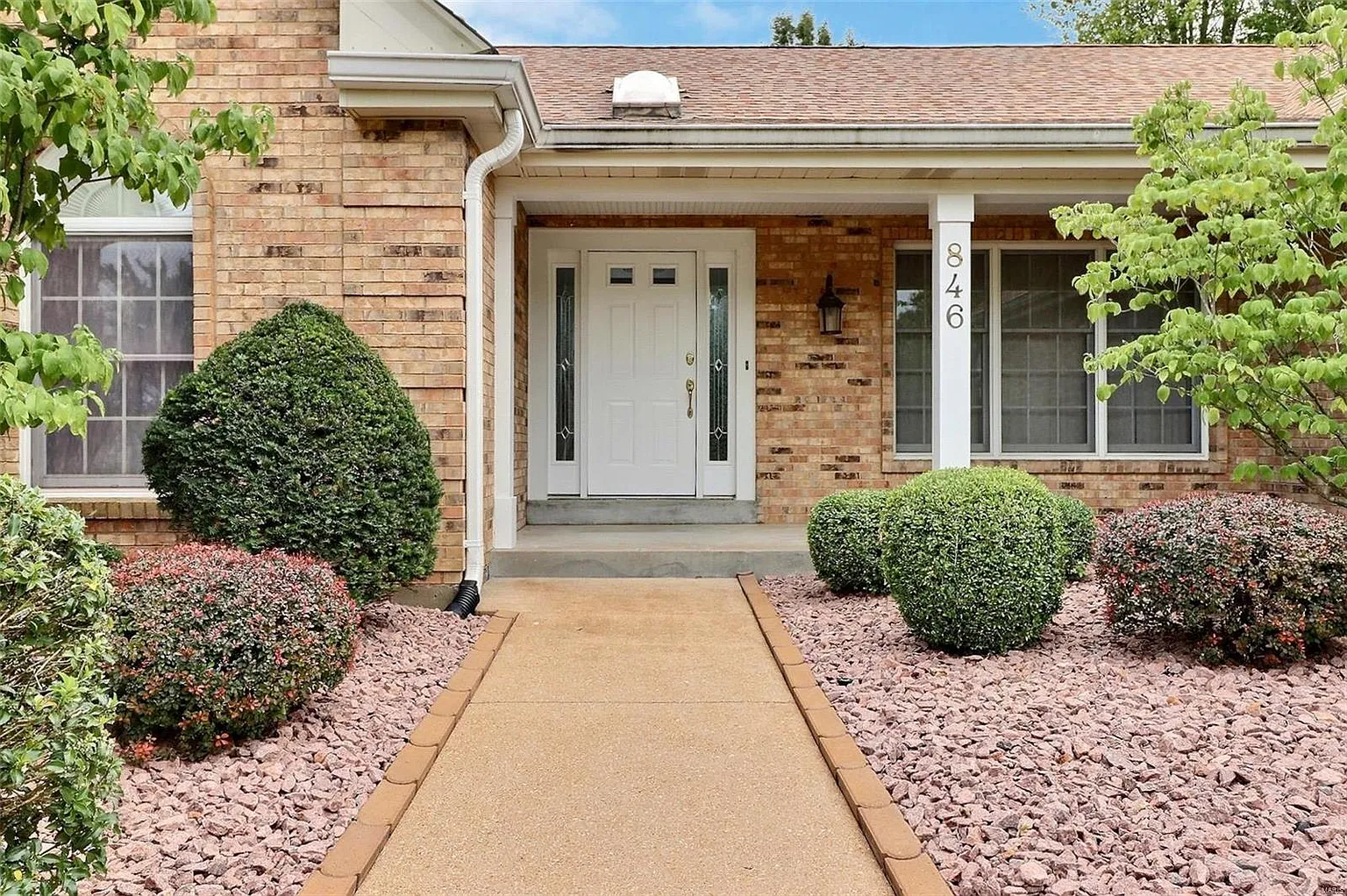 846 Burgundy Ln photo 1