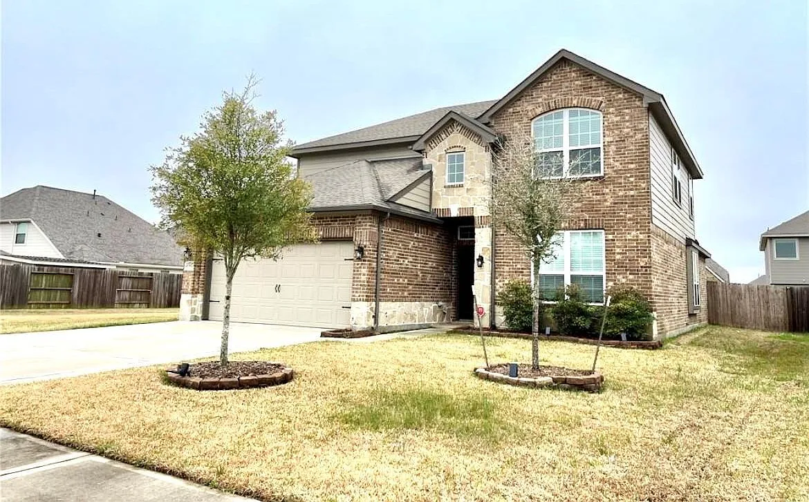 4 bed, 2.5 bath, 2620 sqft, $2,700 — Photo 2