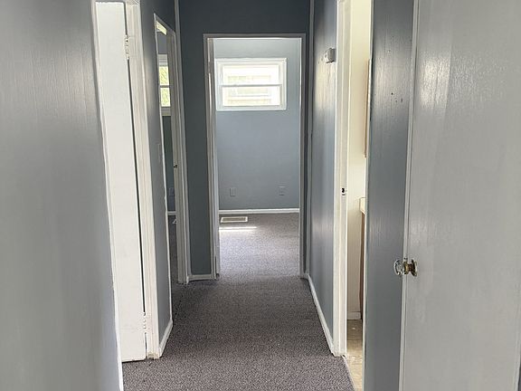 4th image of 1052 Duxberry Ave