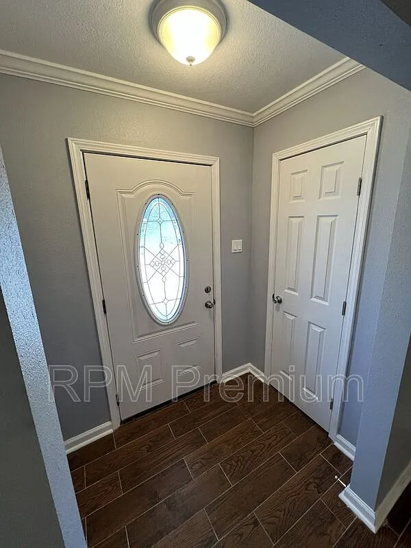3 bed, 2.0 bath, 1626 sqft, $1,900 — Photo 4