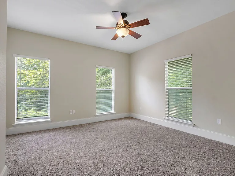 380 E Bradford Rd — Photo 18