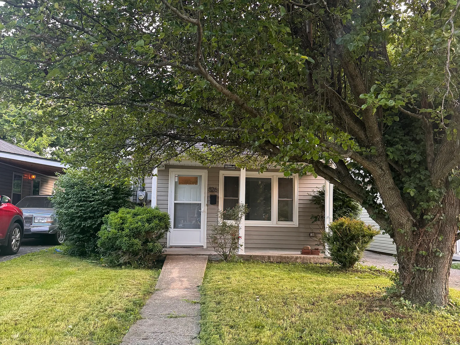 826 Charles Ave — Photo 2