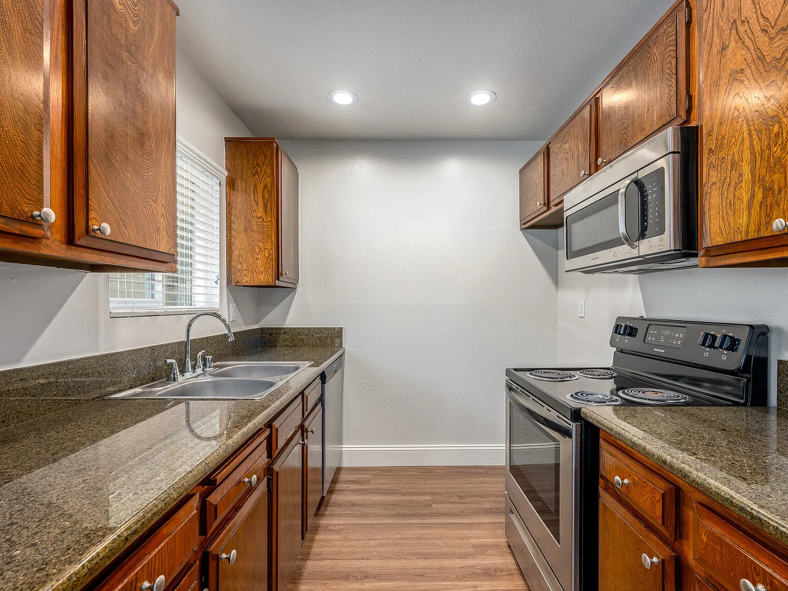 Park Broadway Apartments — Photo 1