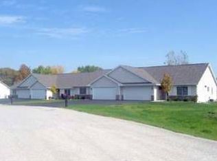 1958 Timberline Dr, Oshkosh, WI 54904