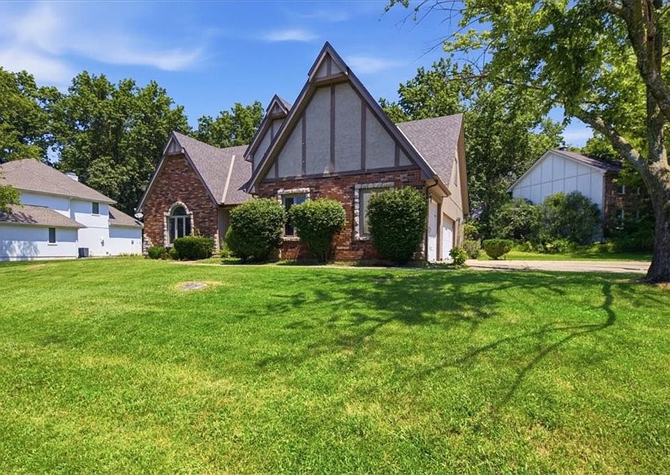1st image of 2227 SW Park Avenue Cir