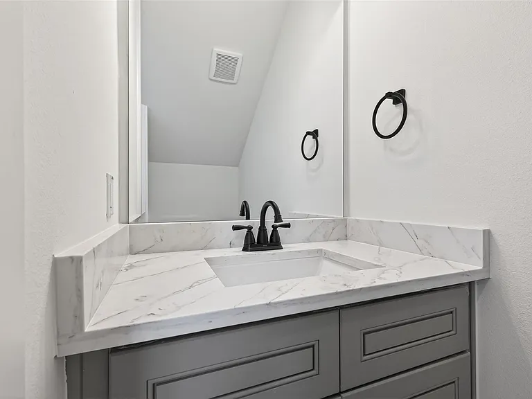 702 Sonfield Dr — Photo 36