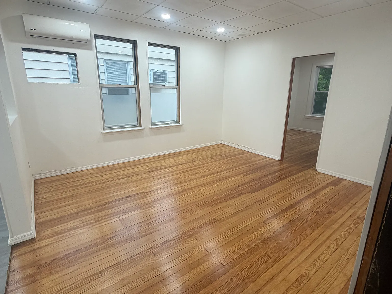 3 bed, 1100 sqft, $3,500 — Photo 3