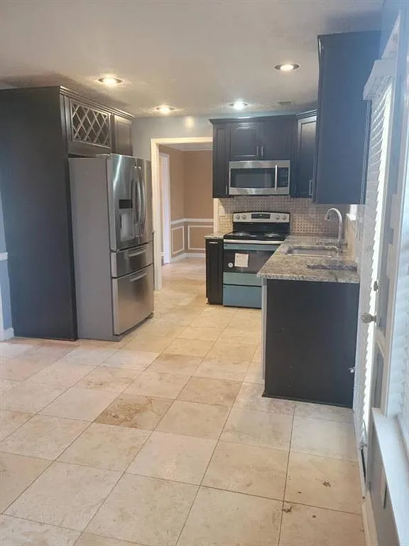 4 bed, 2.5 bath, 2000 sqft, $2,800 — Photo 3