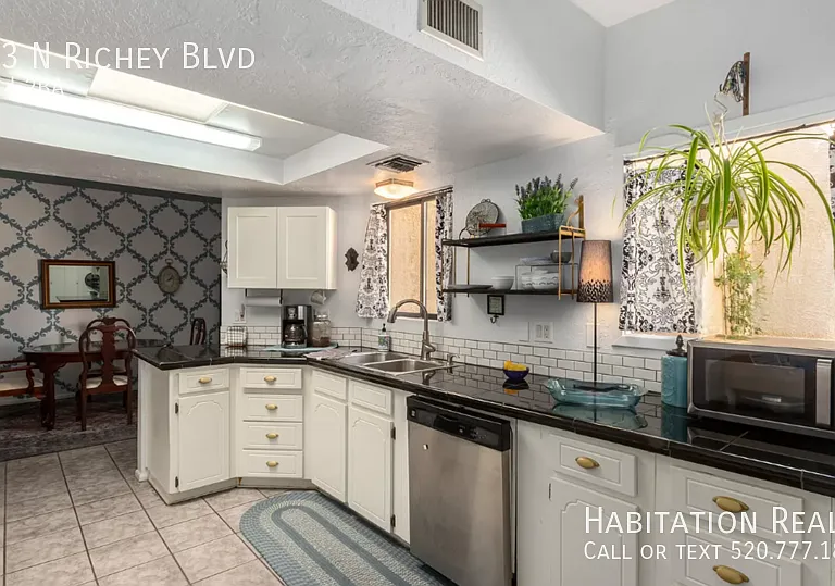 643 N Richey Blvd — Photo 1