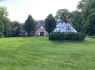 12 Twin Brooks Rd, Saddle River, NJ 07458