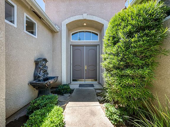 4th image of 2330 Deauville Cir