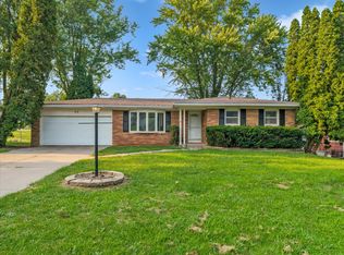 62 Park View Dr, Park View, IA 52748