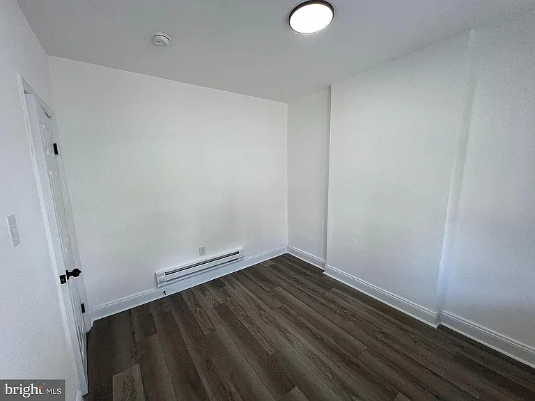 925 W 3rd St — Photo 6