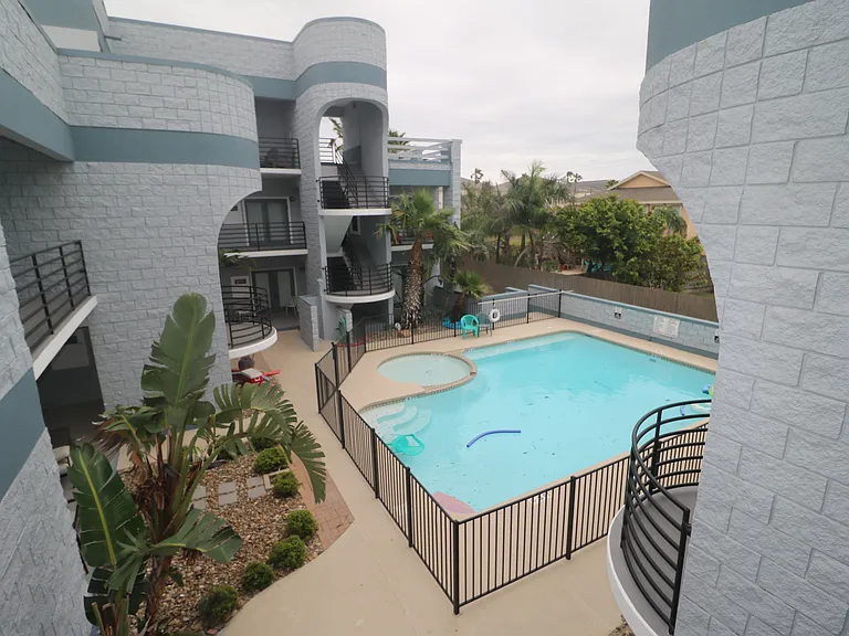 125 E Georgia Ruth Dr #202 — Photo 1