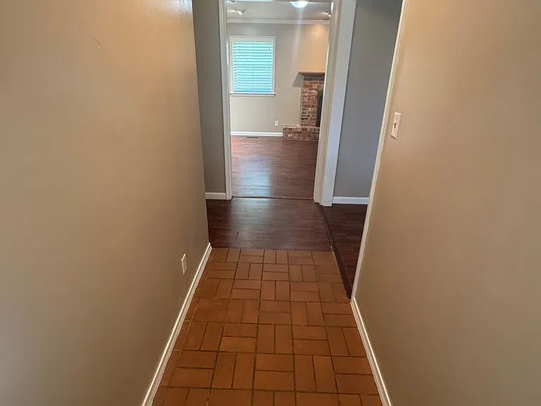 1217 SE Greystone Ave — Photo 2