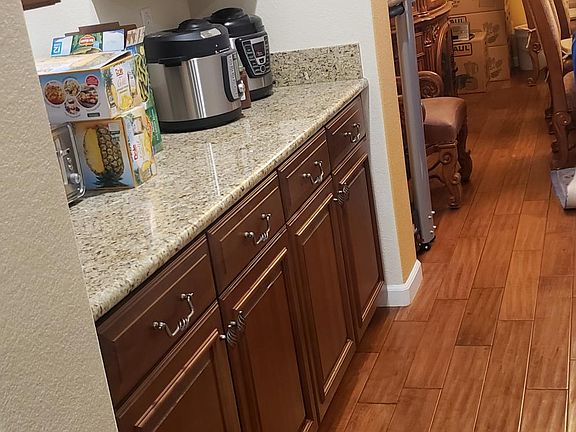 4th image of 1331 Underwood Ln