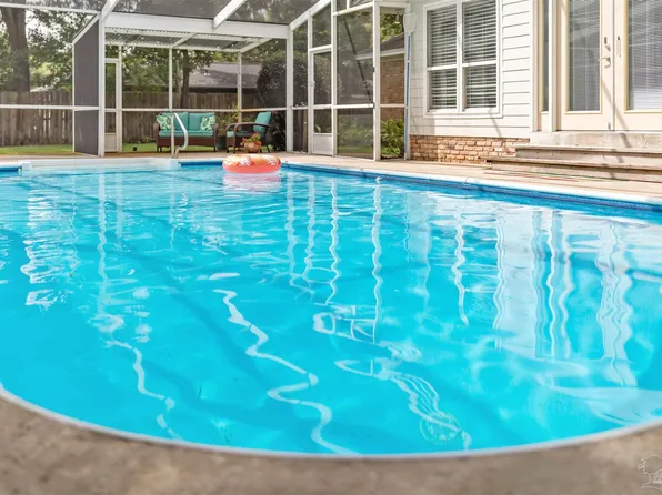 300 Bear Dr, Gulf Breeze, FL 32561