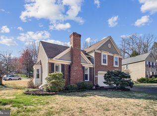 8613 Groveland Dr, Springfield, VA 22153