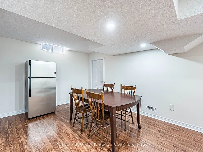 3221 Erin Centre Blvd #BASEMENT — Photo 11
