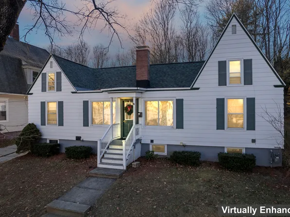 26 Dexter Avenue, Auburn, ME 04210